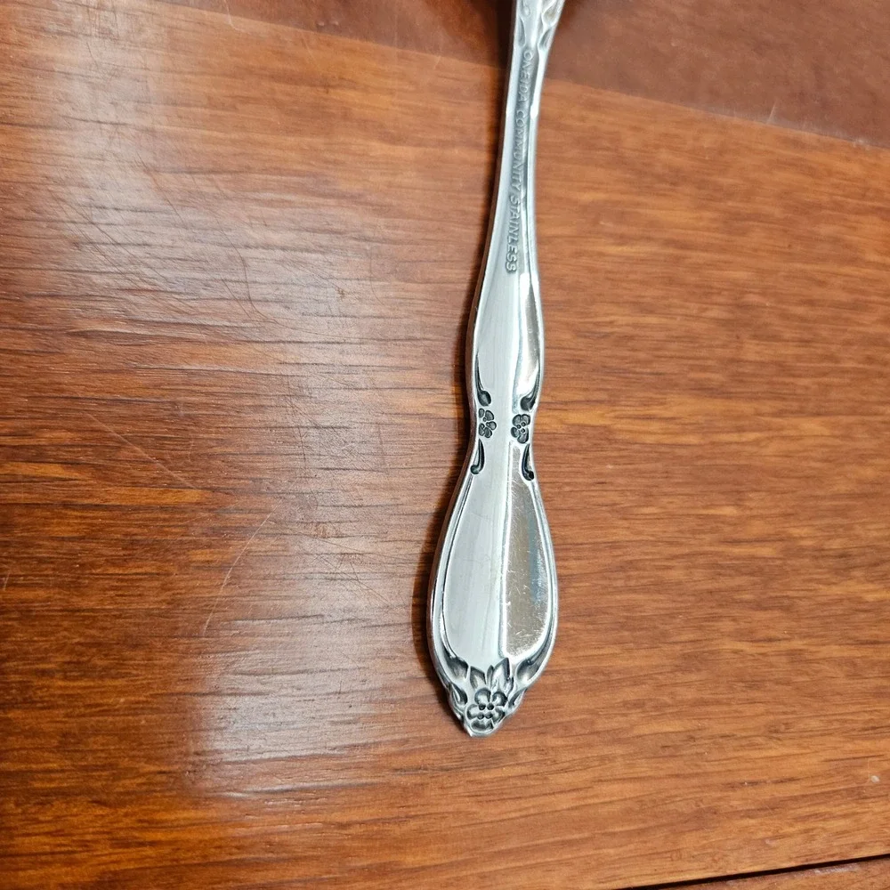 Oneida type spoon